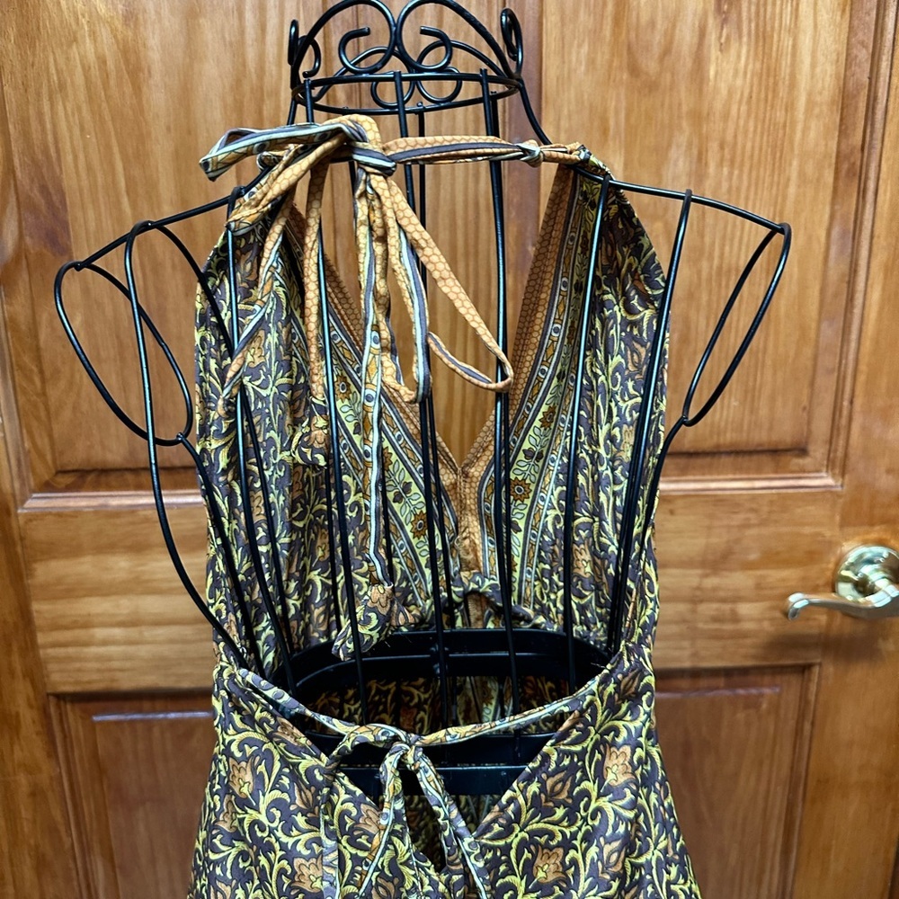 Stunning Brown and Gold Backless Dress - Picture 7 of 7